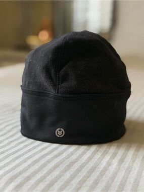 Black Beanie Hat with Ponytail Opening